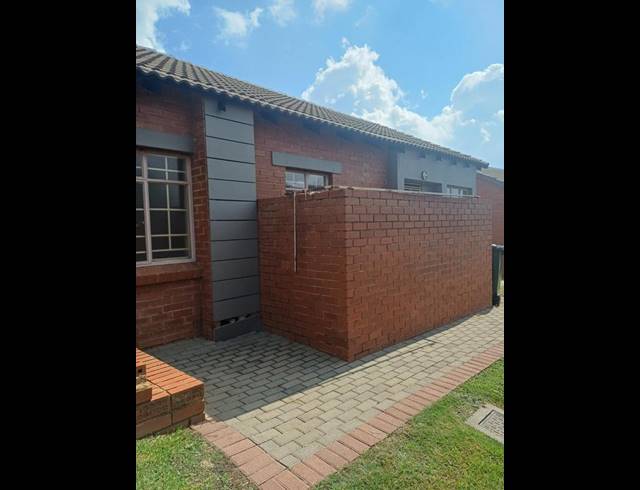 3 BEDROOM TOWNHOUSE FOR SALE IN STONERIDGE